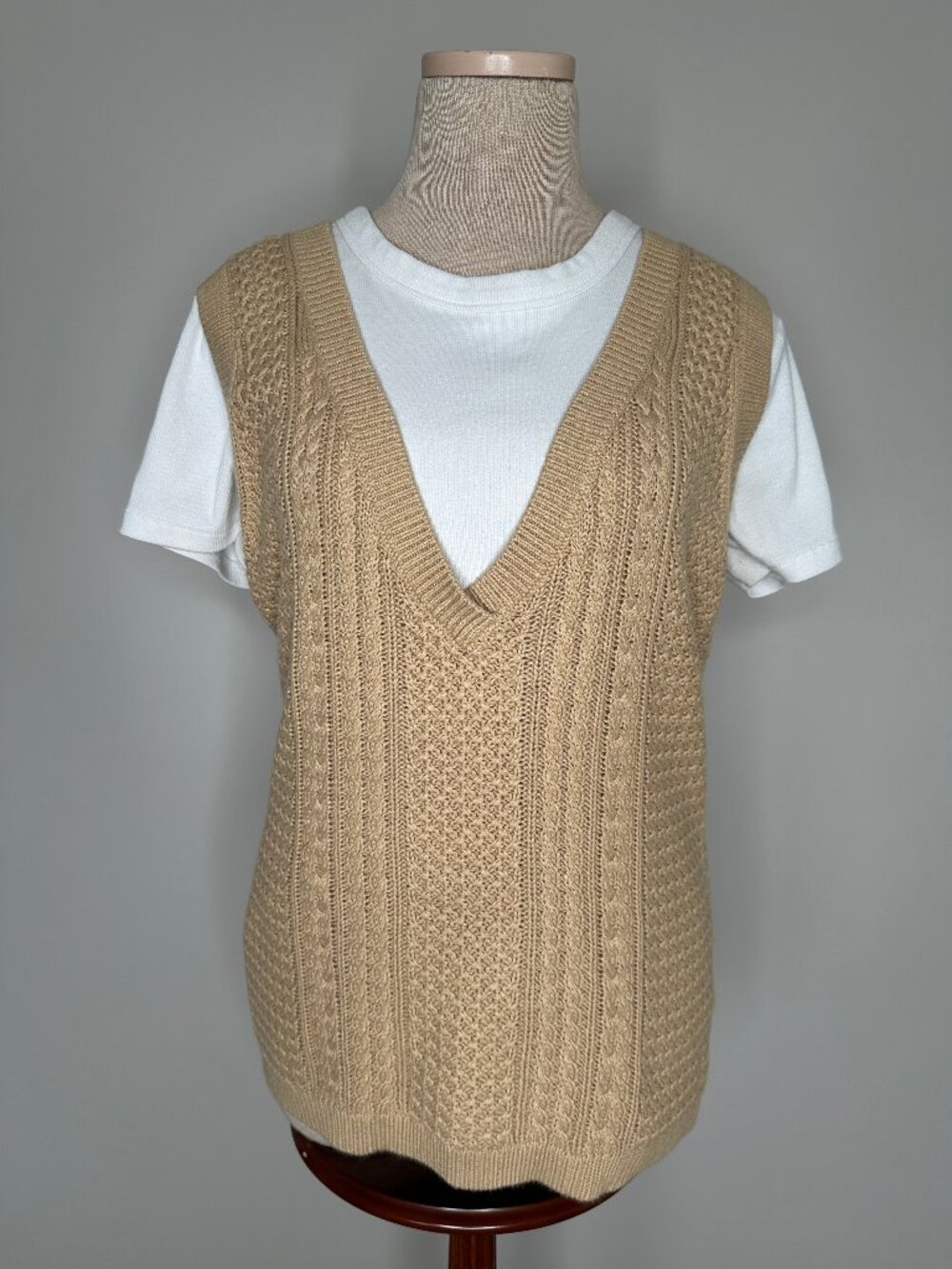 Talbots Women's Vintage Cashmere Blend V-Neck Tan Sweater Vest Size Medium